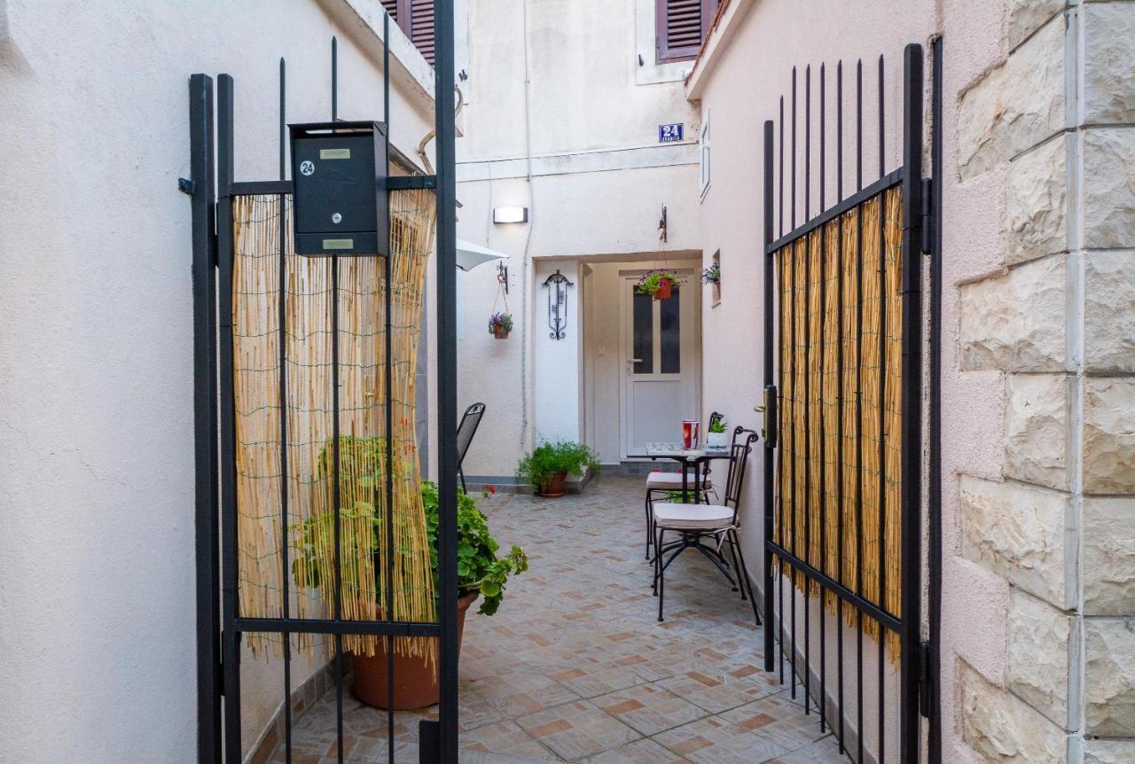 דירות ספליט Guesthause Arbor מראה חיצוני תמונה