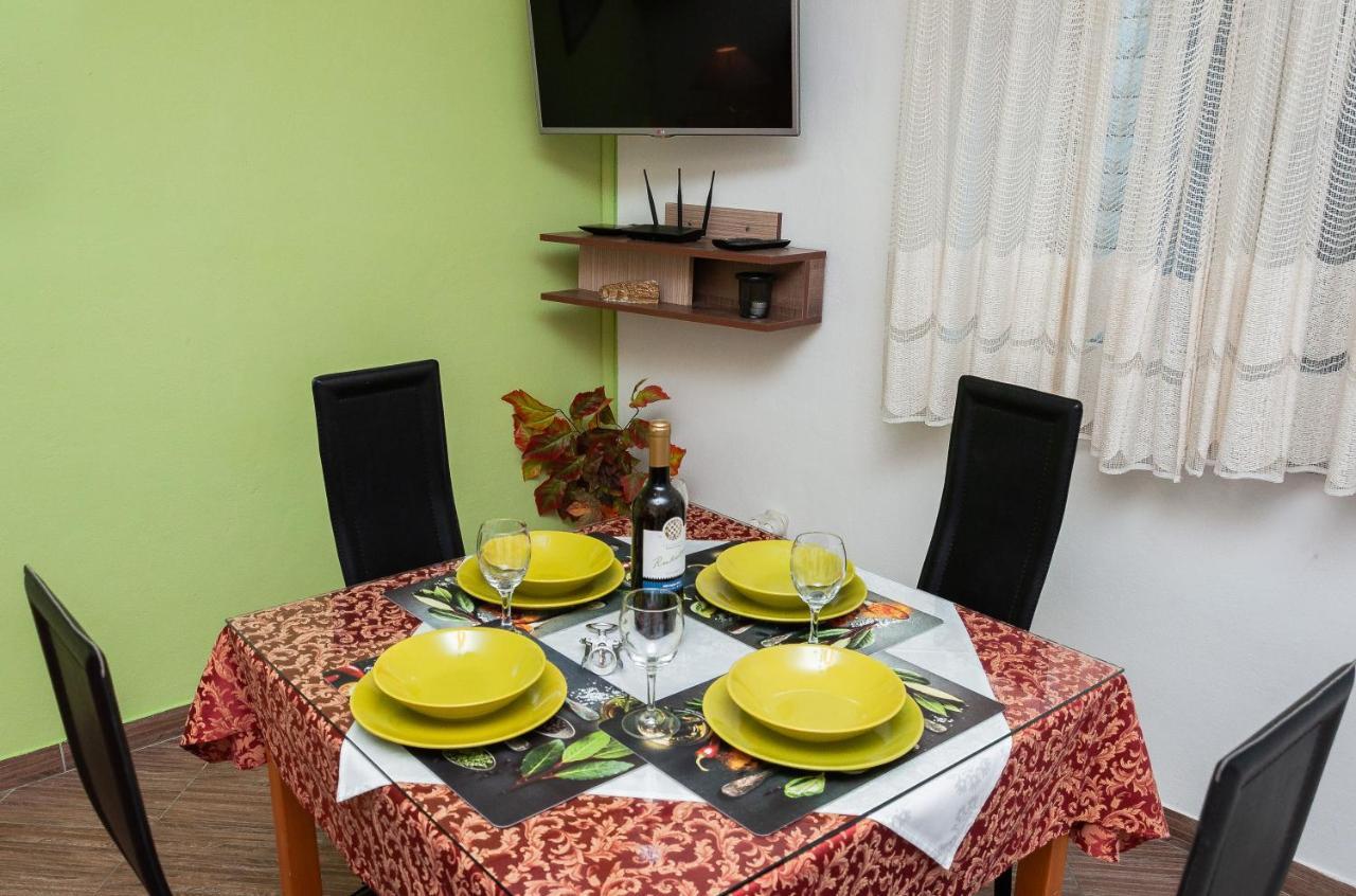 דירות ספליט Guesthause Arbor מראה חיצוני תמונה